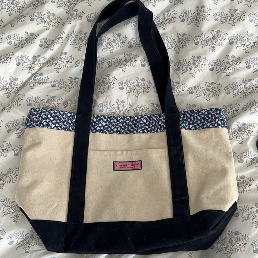 Vineyard Vines zip top starfish beach tote